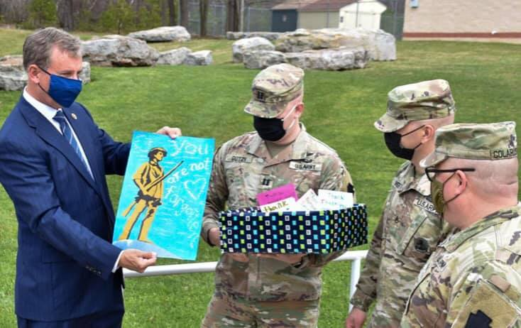 Cartwright delivers thank you letters to local guard troops