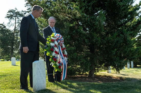 Congressman Cartwright places wreath at the gravesite of Frank Buckles